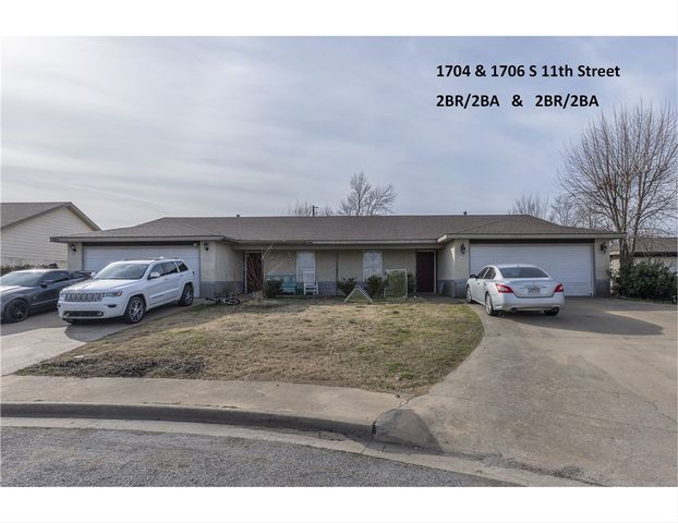 1700 S 11th Street, Rogers, AR 72756