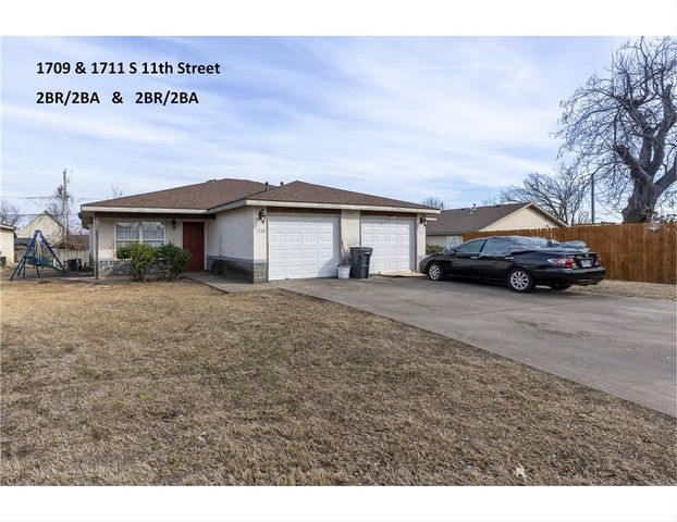 1700 S 11th Street, Rogers, AR 72756