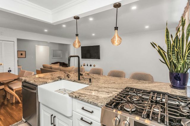 3325 90th Street 6C, Jackson Heights, NY 11101