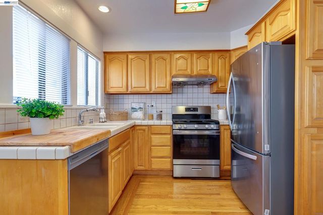 1017 Pearl St, Alameda, CA 94501