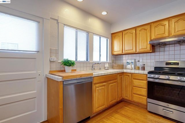1017 Pearl St, Alameda, CA 94501