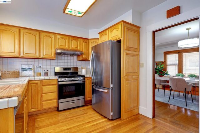 1017 Pearl St, Alameda, CA 94501
