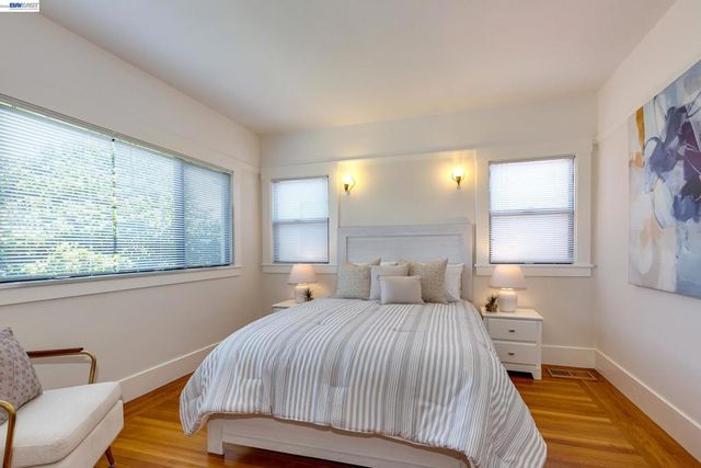 1017 Pearl St, Alameda, CA 94501