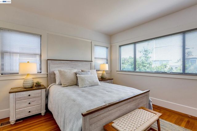 1017 Pearl St, Alameda, CA 94501