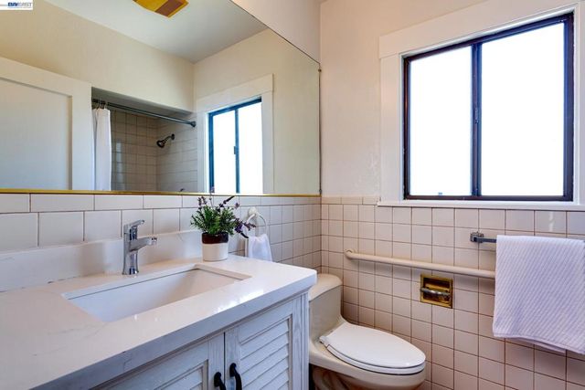 1017 Pearl St, Alameda, CA 94501