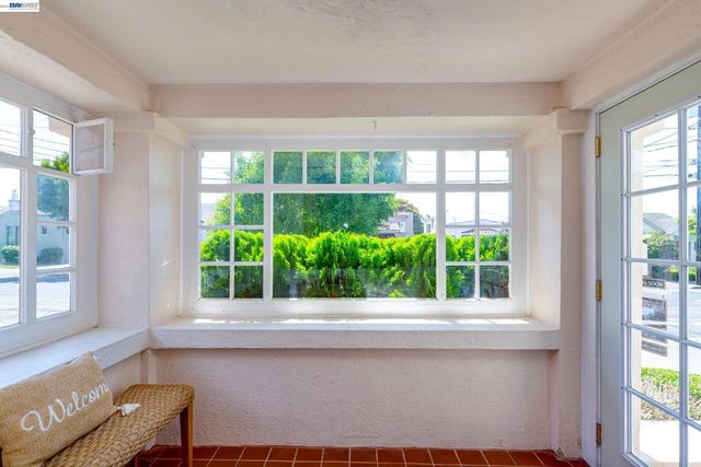 1017 Pearl St, Alameda, CA 94501