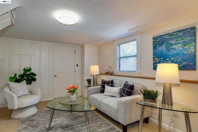1017 Pearl St, Alameda, CA 94501