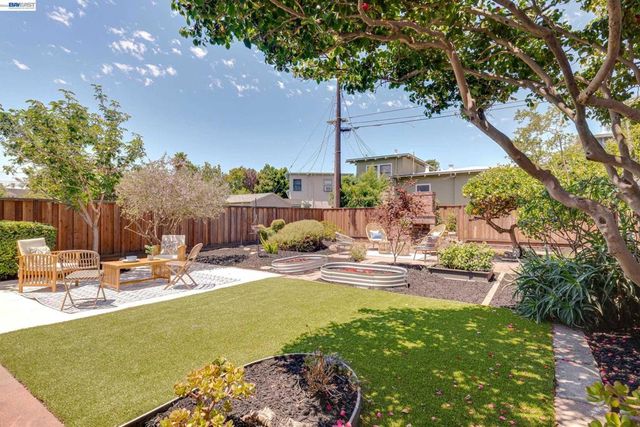 1017 Pearl St, Alameda, CA 94501