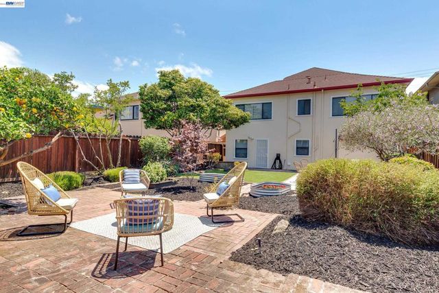 1017 Pearl St, Alameda, CA 94501