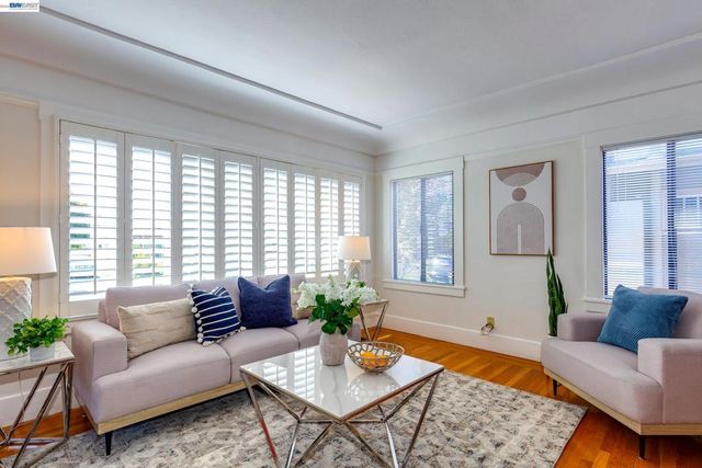 1017 Pearl St, Alameda, CA 94501