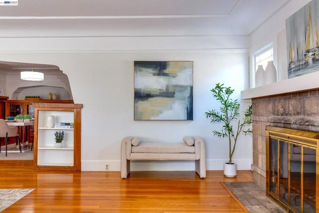 1017 Pearl St, Alameda, CA 94501