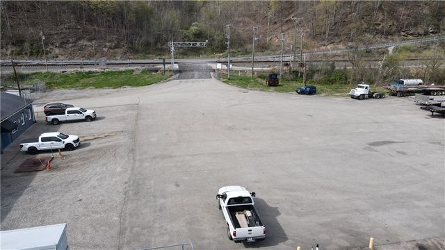 810 Low Hill Rd, Centerville, PA 15417