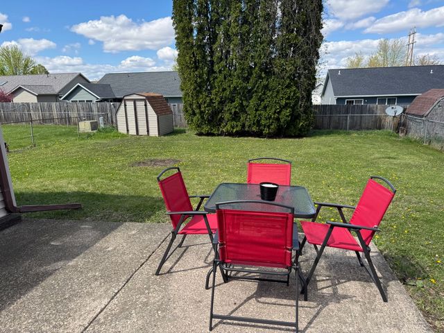 2122 W 58th Street, Davenport, IA 52806