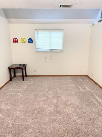 2122 W 58th Street, Davenport, IA 52806