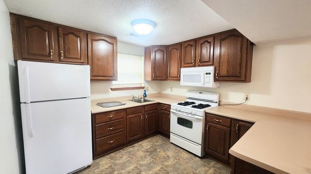 2122 W 58th Street, Davenport, IA 52806
