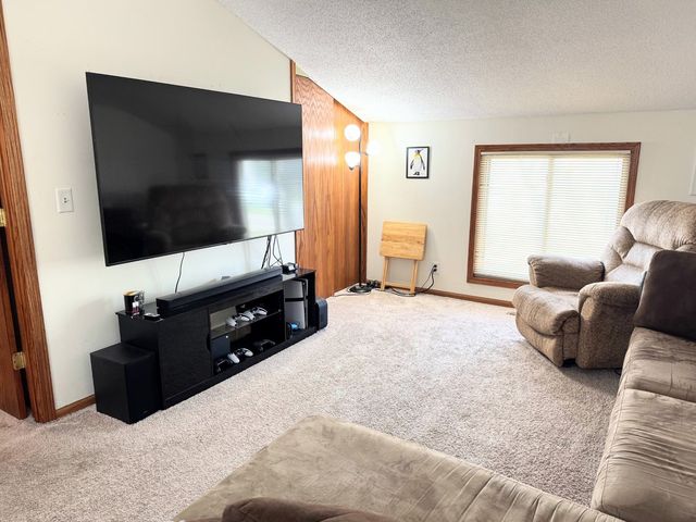2122 W 58th Street, Davenport, IA 52806