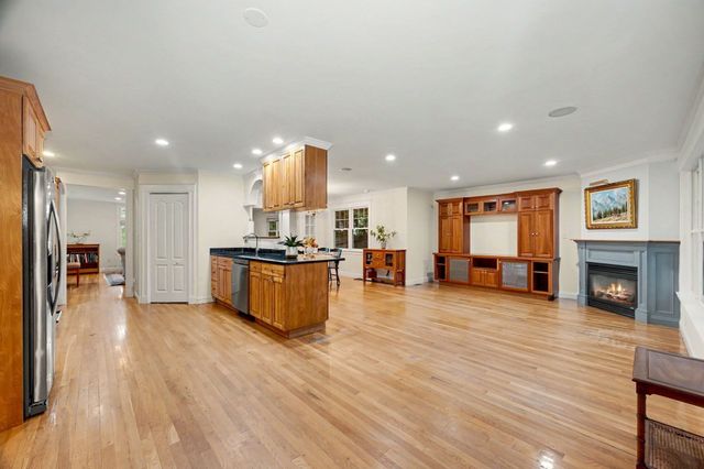 26 Princeton St 26, Newton, MA 02458