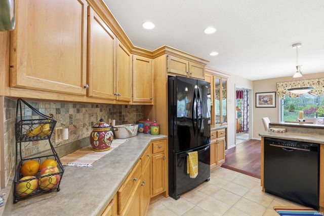 9515 Colsons Hill, Fort Wayne, IN 46825
