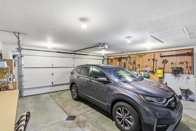 9515 Colsons Hill, Fort Wayne, IN 46825