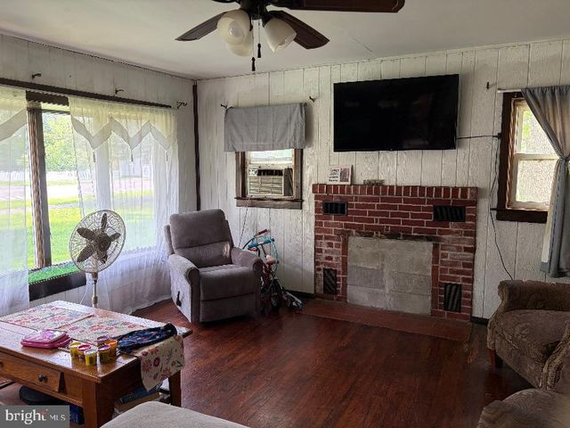 2091 OLD YORK RD, Florence, NJ 08518