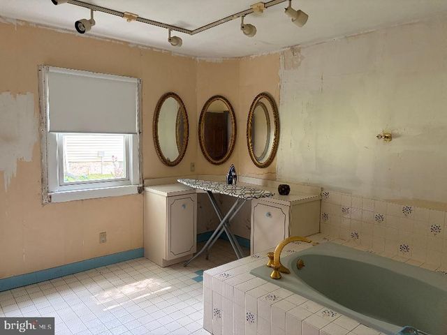 2091 OLD YORK RD, Florence, NJ 08518