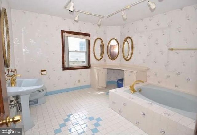 2091 OLD YORK RD, Florence, NJ 08518
