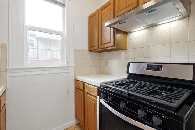 2204 10th St, Sacramento, CA 95818