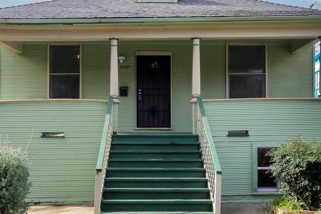 2204 10th St, Sacramento, CA 95818