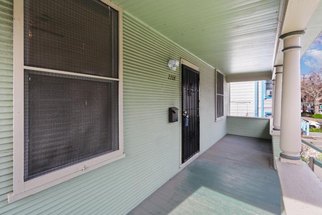 2204 10th St, Sacramento, CA 95818
