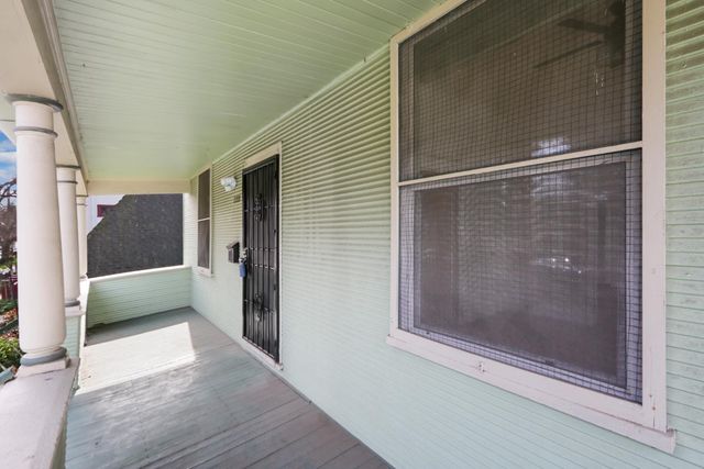 2204 10th St, Sacramento, CA 95818