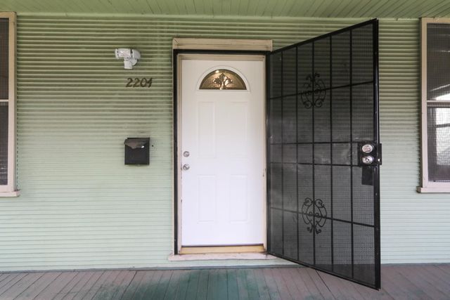 2204 10th St, Sacramento, CA 95818