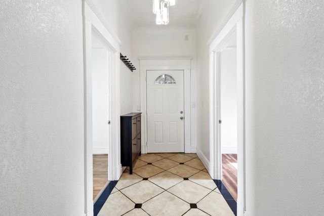 2204 10th St, Sacramento, CA 95818