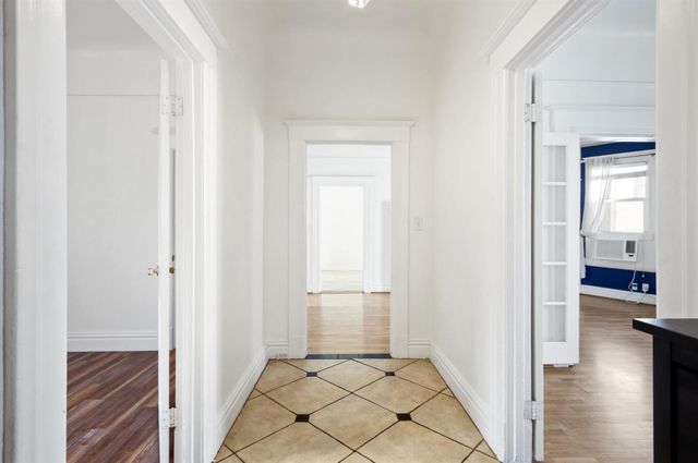 2204 10th St, Sacramento, CA 95818