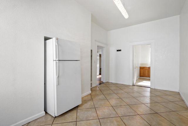 2204 10th St, Sacramento, CA 95818