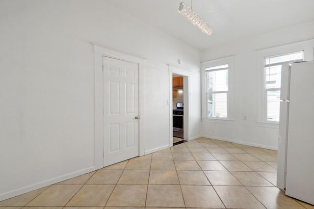 2204 10th St, Sacramento, CA 95818