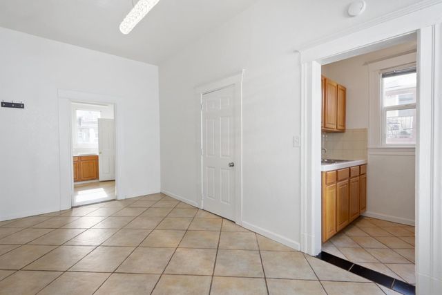 2204 10th St, Sacramento, CA 95818