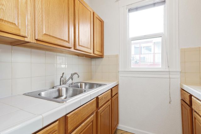 2204 10th St, Sacramento, CA 95818