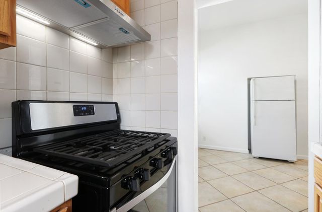 2204 10th St, Sacramento, CA 95818