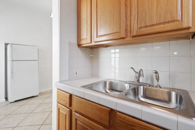 2204 10th St, Sacramento, CA 95818