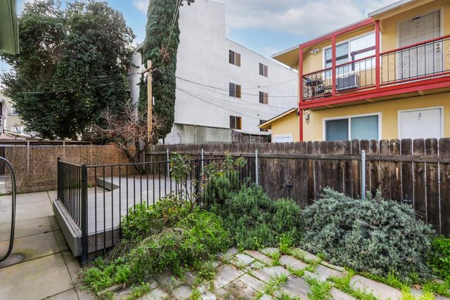 2204 10th St, Sacramento, CA 95818