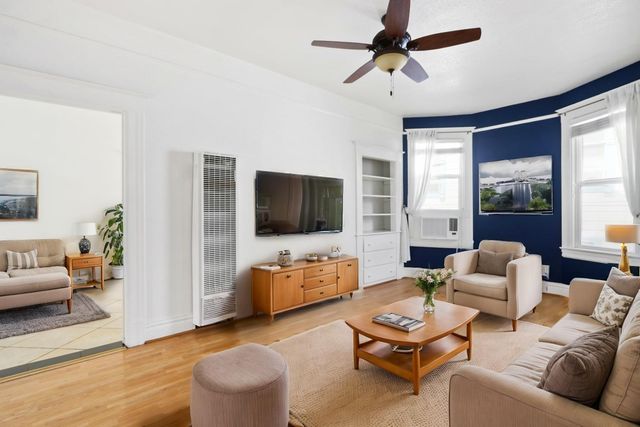 2204 10th St, Sacramento, CA 95818