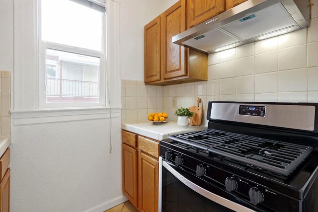 2204 10th St, Sacramento, CA 95818