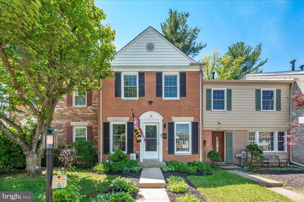 Image 1 of property listing at 36 CASTLE CT, Gaithersburg, MD 20878