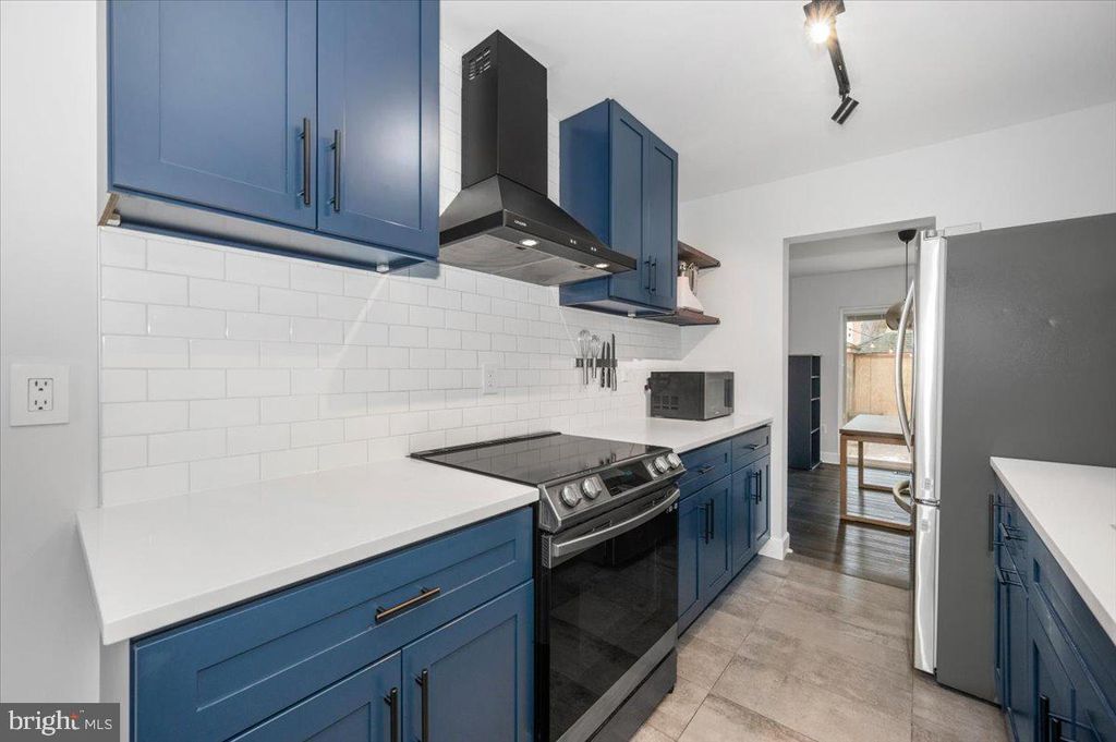 Image 14 of property listing at 36 CASTLE CT, Gaithersburg, MD 20878