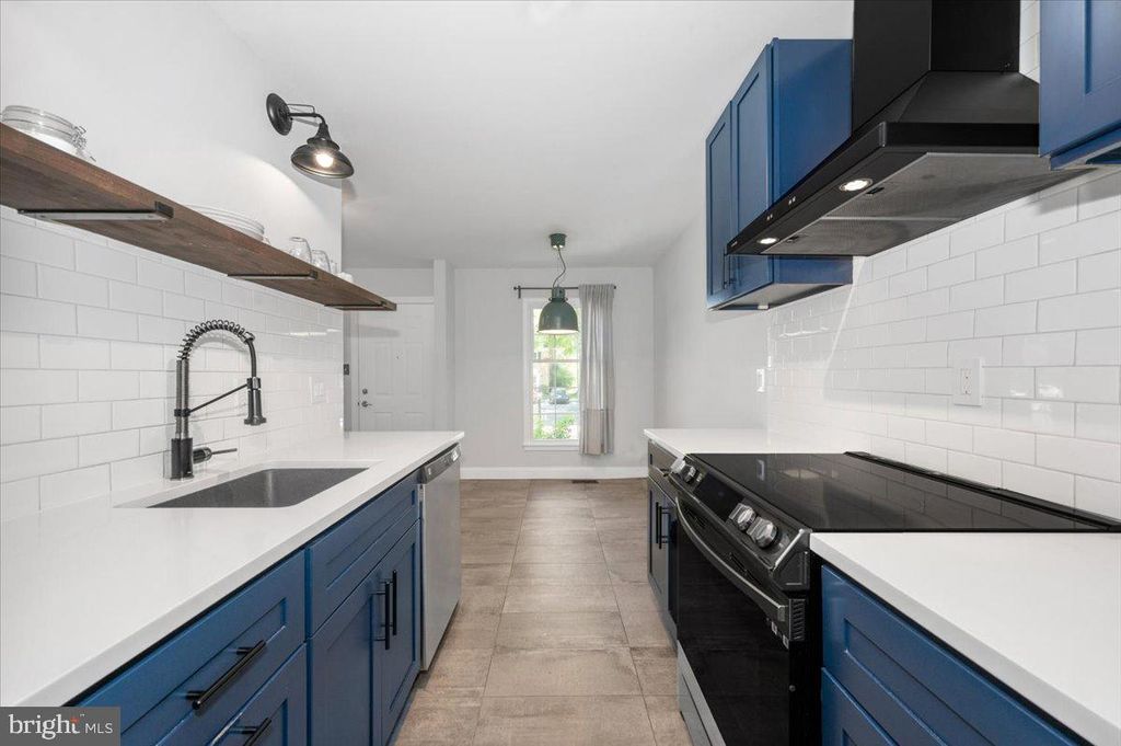 Image 15 of property listing at 36 CASTLE CT, Gaithersburg, MD 20878