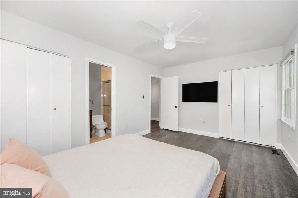 Image 19 of property listing at 36 CASTLE CT, Gaithersburg, MD 20878