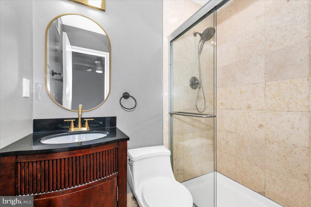 Image 20 of property listing at 36 CASTLE CT, Gaithersburg, MD 20878