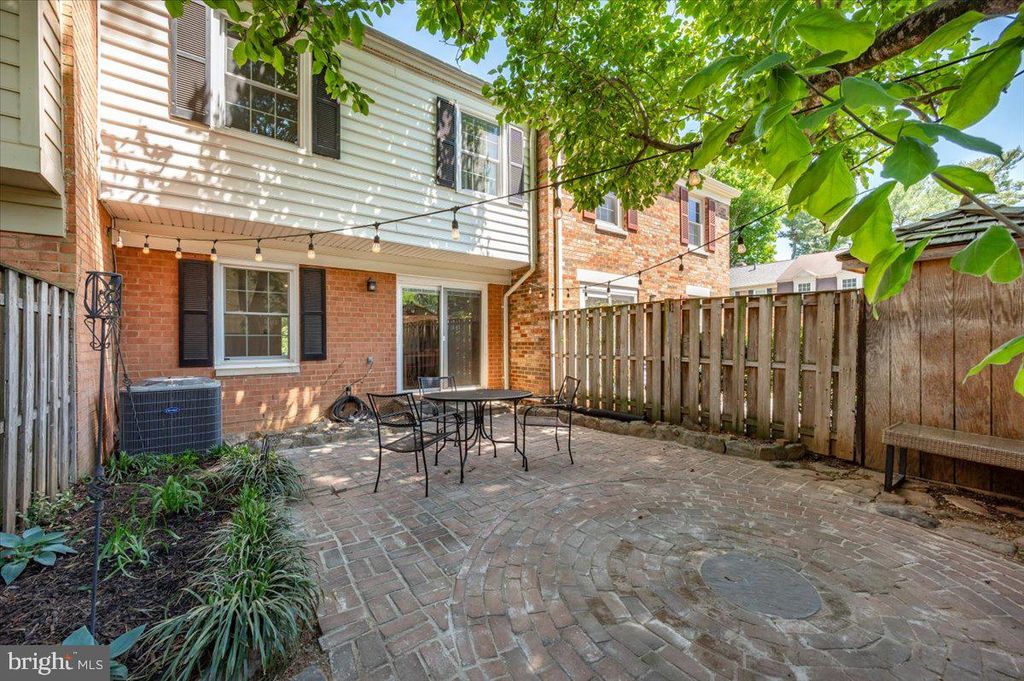 Image 29 of property listing at 36 CASTLE CT, Gaithersburg, MD 20878