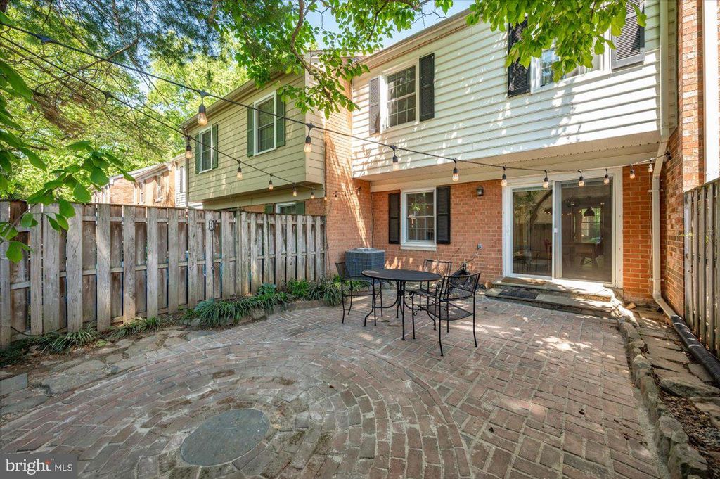 Image 31 of property listing at 36 CASTLE CT, Gaithersburg, MD 20878
