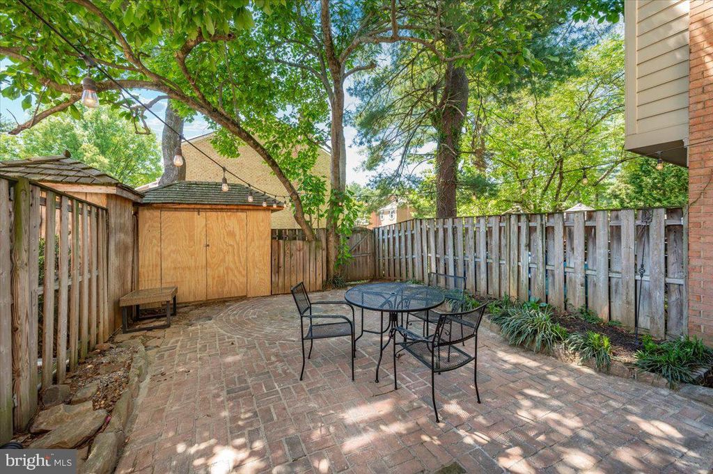 Image 32 of property listing at 36 CASTLE CT, Gaithersburg, MD 20878